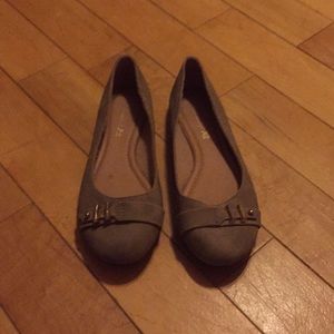 American eagle women’s flats.